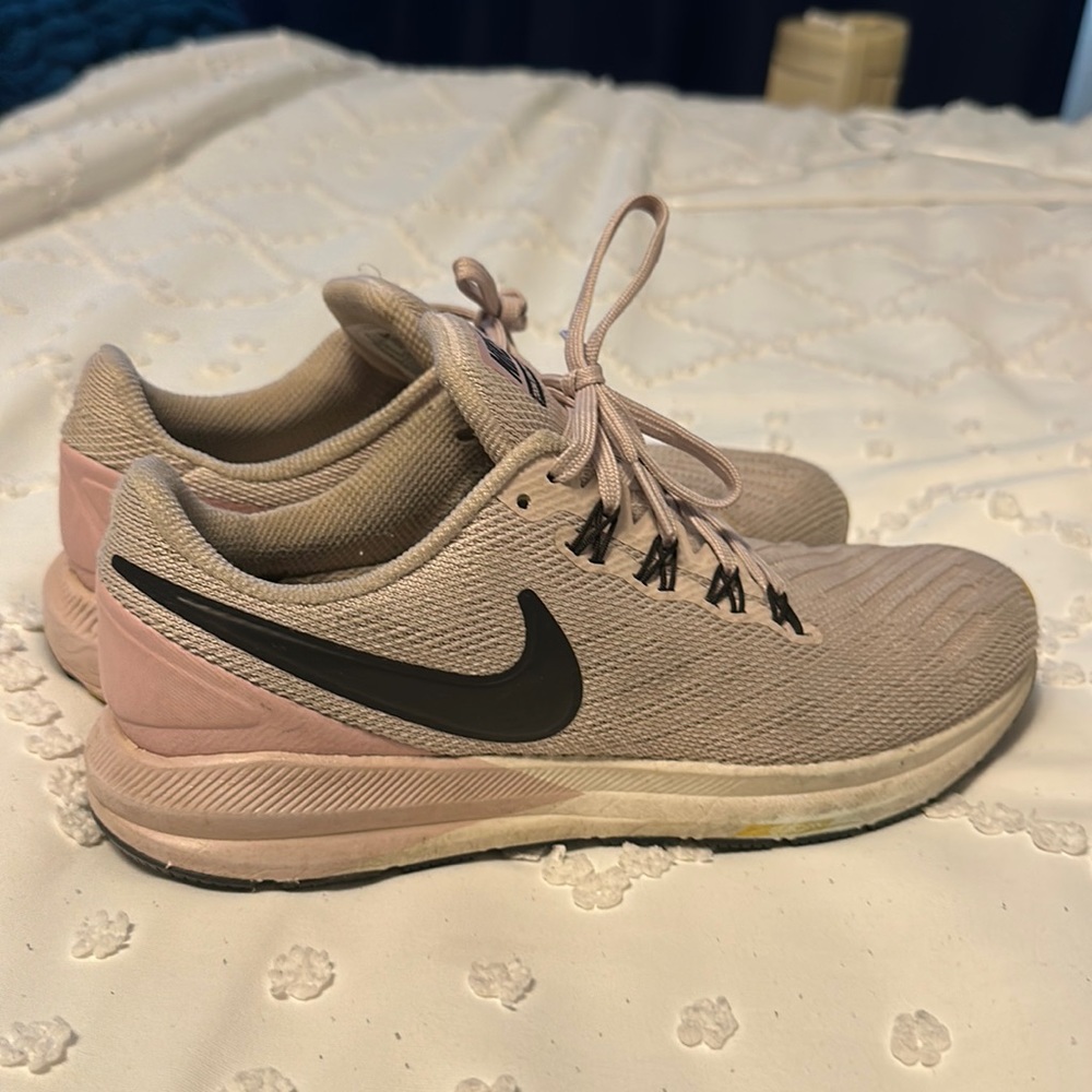 pink nike shoes